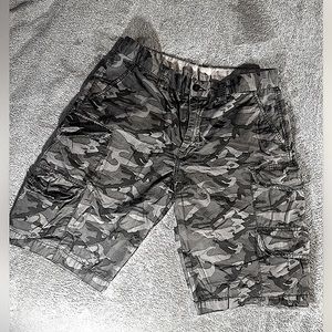Calvin Klein jeans camo shorts size 32 in excellent condition